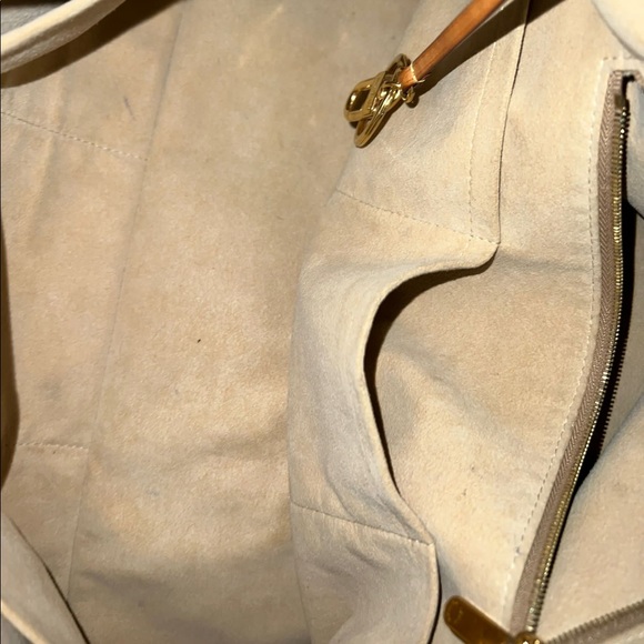 Authentic Louis Vuitton Artsy MM - Picture 8 of 12